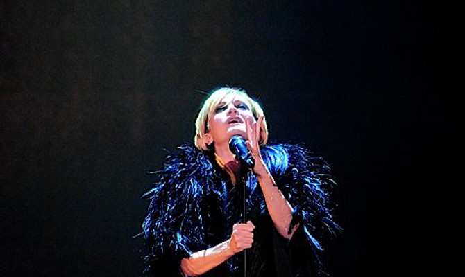 Звезда с звездою говорит