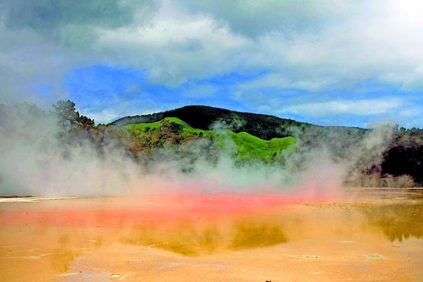 В Новой Зеландии цивилизация ненавязчиво соседствует с диким ландшафтом, практически не изменившимся за последние десятки тысяч лет