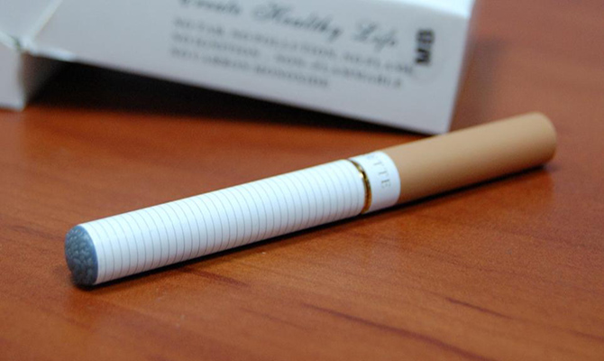 В Испании решили ограничить использование электронных сигарет