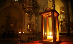 Киевлянам передали Вифлеемский огонь