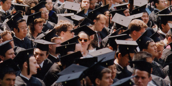 В Украине лишь 6% офисных сотрудников получили высшее образование за рубежом