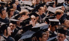 В Украине лишь 6% офисных сотрудников получили высшее образование за рубежом