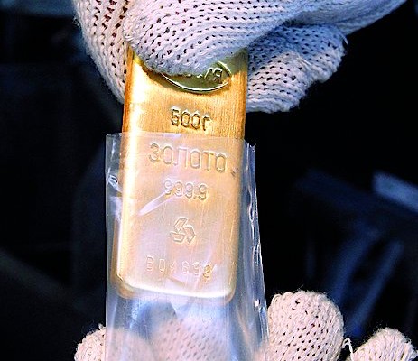 Инвесторы верят в мировую экономику. Год грозит стать самым худшим для золота за последние тридцать лет