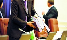 Янукович одобрил отсрочку вступления в силу закона о госслужбе