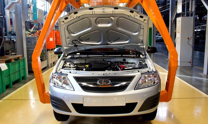 Продажи АвтоВАЗа сократились на 12% в 2013 году