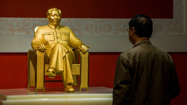 В ходе обыска у китайского генерала нашли цельную золотую статую Мао Цзэдуна