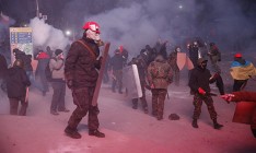 В Киеве митингующие применили коктейли Молотова против милиции, те ответили водометами