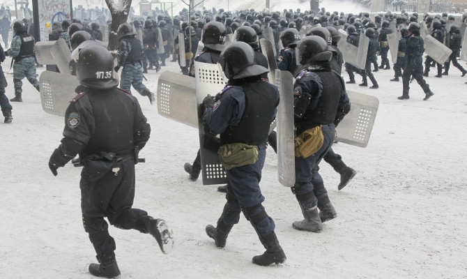 Кабмин расширил разрешенный арсенал милиции