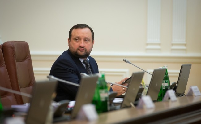 Янукович поручил Арбузову осуществлять полномочия премьера