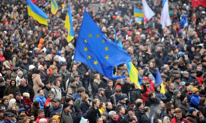 Большинство украинцев активнее поддерживает интеграцию с ЕС, чем объединение с ТС, - опрос