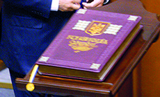 Оппозиция предложила очередной вариант конституционной реформы — временный возврат к Конституции-2004