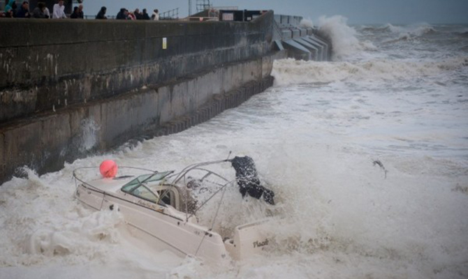 Наводнение в Великобритании к апрелю обойдется страховщикам в £1 млрд
