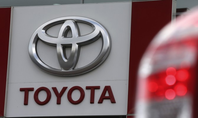 Toyota отзывает почти 2 млн авто по всему миру из-за ошибок в ПО