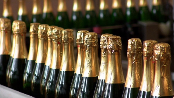 С 1 марта подорожает спирт и шампанское