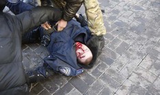 В ходе столкновений в Киеве погибли девять человек. Из них двое - милиционеры