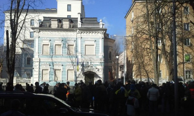 Киевский офис Партии регионов захватили протестующие