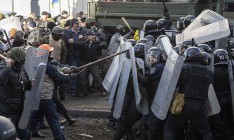 СБУ и МВД обещают жестские меры, если митингующие к 18:00 не прекратят беспорядки