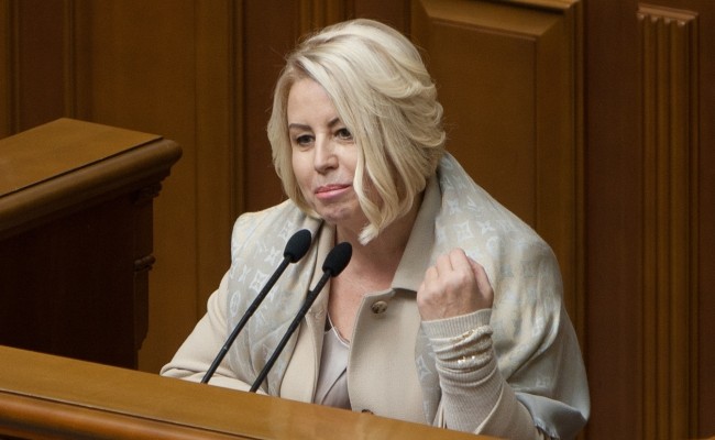 Янукович находится в Харькове, но участвовать в съезде не будет, - Герман