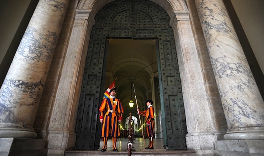 Папа призвал к пересмотру финансов Ватикана