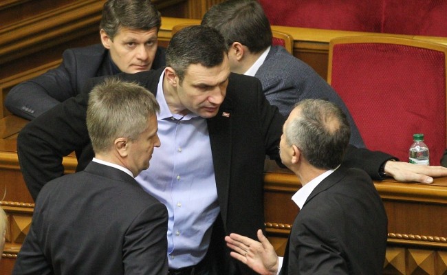 Амбиции Кличко и Тимошенко затормозили назначение Кабмина
