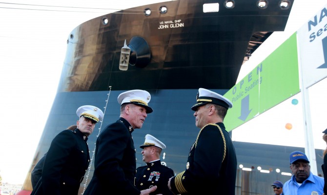 США направляет морских пехотинцев для охраны своего посольства в Киеве