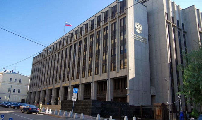 Совет Федерации РФ одобрил просьбу Путина ввести войска в Украину