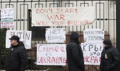 Почти 75% россиян считают, что Россия не должна вмешиваться в дела Украины