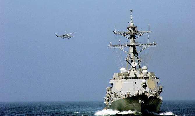 США отправили в Черное море эсминец Truxtun