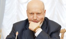 Власти Крыма принимают решения «под дулами пулеметов», - Турчинов