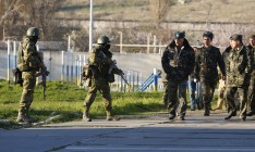 Турчинов ввел в действие решение о передислокации военных из Крыма