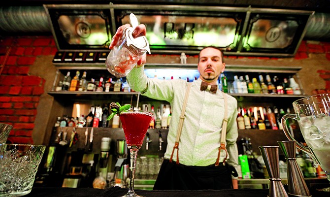 Паровоzzz: бар для тех, кто знает