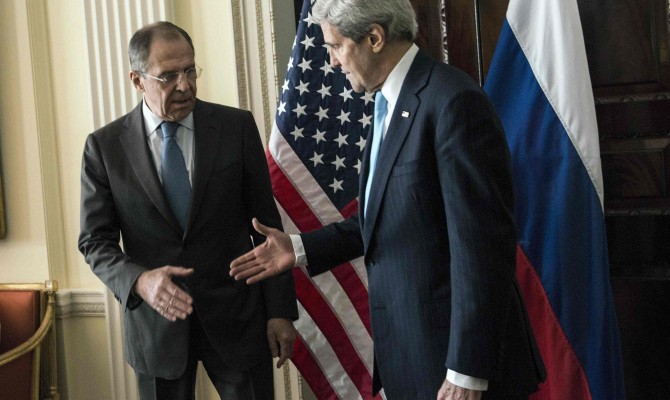 Керри: Российские войска должны отступить от границ Украины