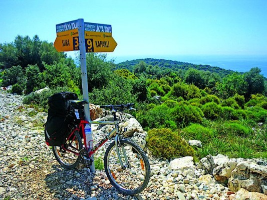 Велопоход по Ликийскому полуострову — это не привычная Турция отелей и бассейнов, а страна лимонных деревьев, гробниц и черепах