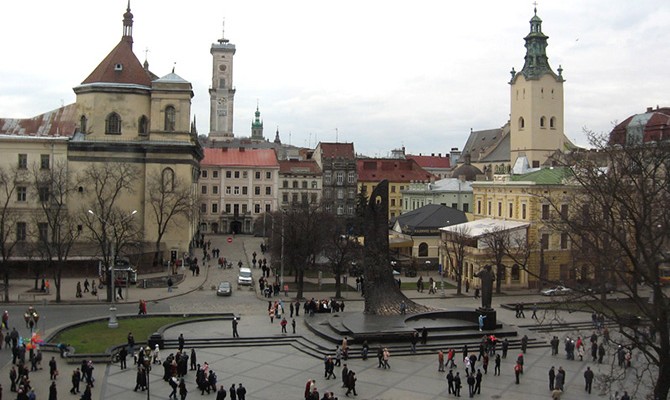 Россияне на майские праздники больше не поедут в Киев, Львов и Одессу