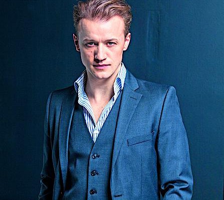 Главный новатор в отечественном балете Денис Матвиенко объясняет, как правильно смотреть классику и какую пользу высокому искусству приносит шоу-бизнес