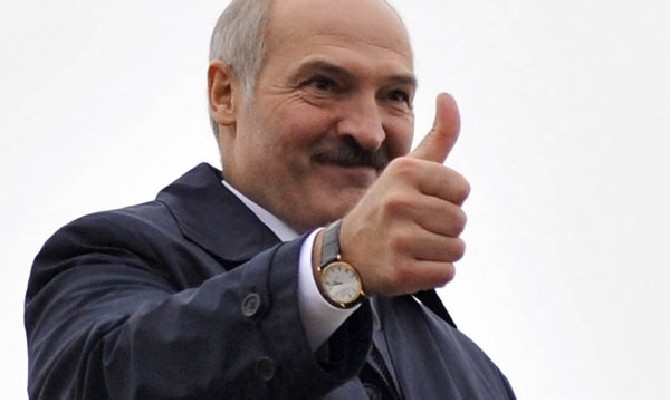 Лукашенко обещает приютить украинцев, которых «обобрали как липку»