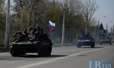 В Краматорск вошла колонна бронетехники под российскими флагами