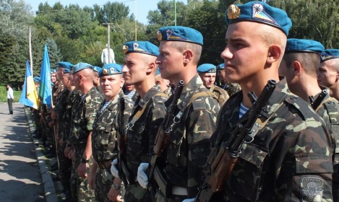 Турчинов расформировал бригаду ВДВ, перешедшую на сторону активистов