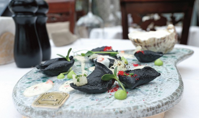 Черные вареники и фиолетовый картофель: новые блюда «Канапы»