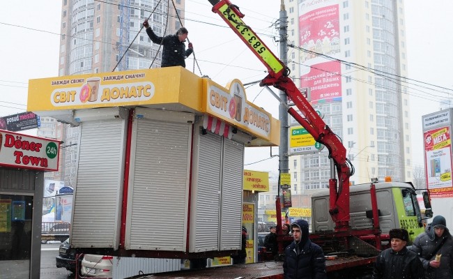 В Киеве приостановлен прием документов на размещение новых МАФов