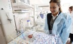 Урезание детских пособий снизит рождаемость в Украине, - Королевская