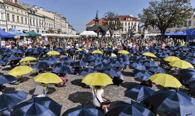 ЕС: Все захваченные в Украине заложники должны быть освобождены