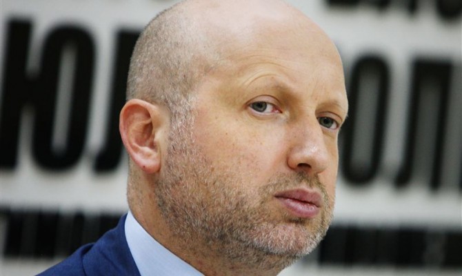 Турчинов: Мы должны защитить территориальную целостность страны