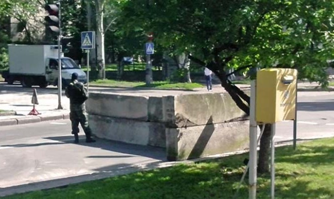 В центре Донецка появились блокпосты