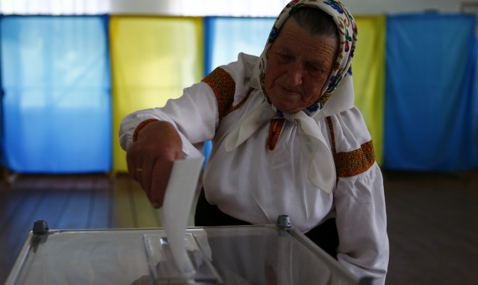 Во Львове за час проголосовали 10% избирателей