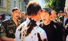 Самооборона Майдана избила Попова и облила его йодом