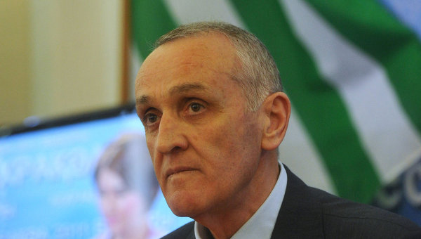 Оппозиция в Сухуми начала штурм администрации президента Абхазии
