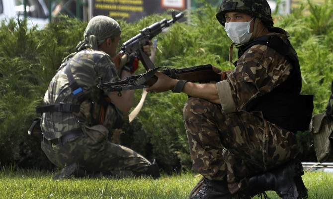 В Горловке пытаются захватить оружие из колонии