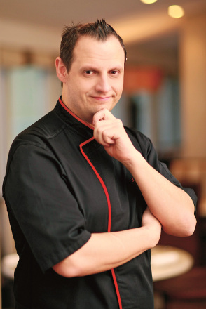 Французский шеф, помогающий украинским фермерам