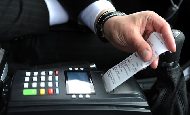 Перевозчиков заставят ставить кассовые аппараты в автобусах